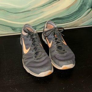 Women’s Nike Training Flex Supreme TR3 Sneakers Size 10